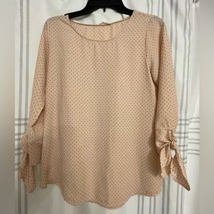 Boutique blouse Light pink with black dots. *Second pic shows true color